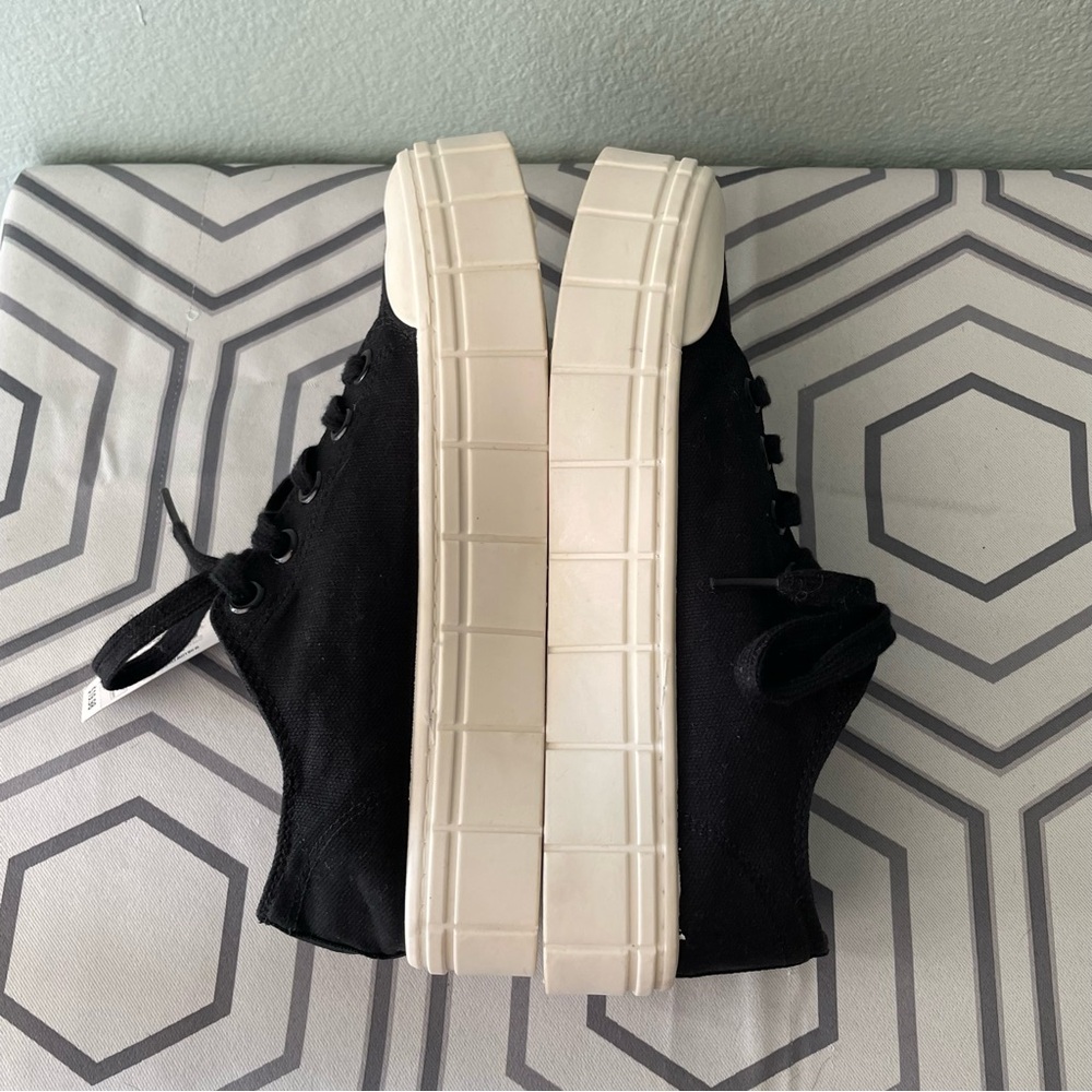 🌱5/$25🌱 No Boundaries | Black & White Canvas Platform Sneakers - Picture 5 of 7